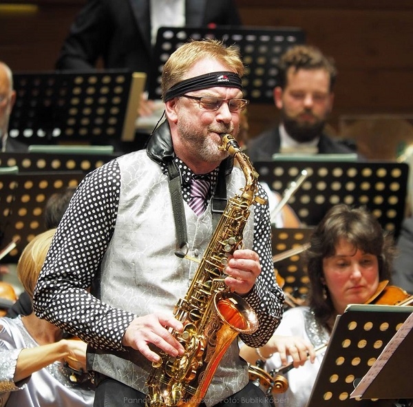 Arno Bornkamp (saxophone)